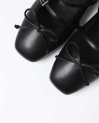 Two-strap flat shoes