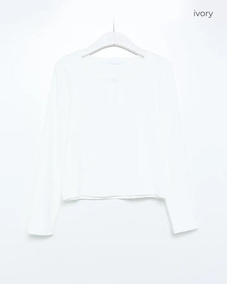 Button-down U-neck long-sleeved T-shirt
