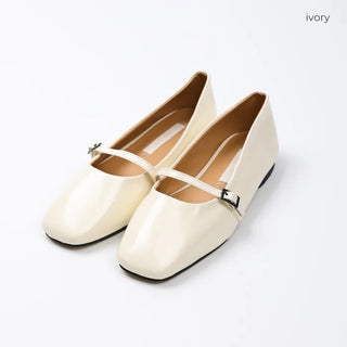 Basic flat shoes