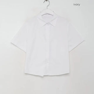 Cropped half-sleeve shirt