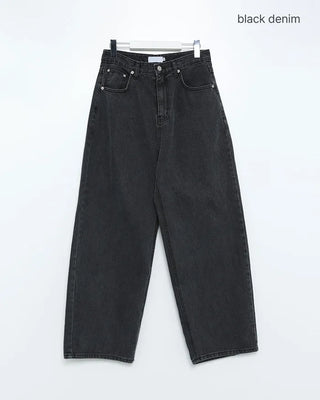 Pigmented Wide Curve Jeans