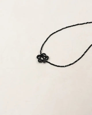 Flower pendant bead necklace
