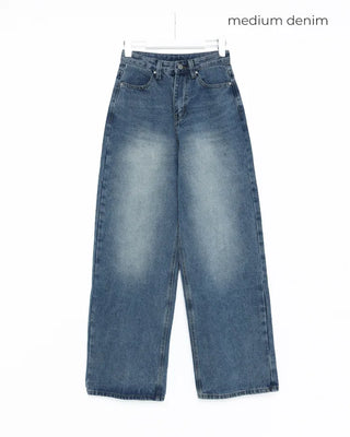 Wide-leg denim jeans with rear pockets