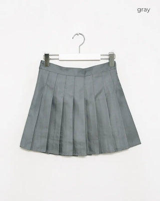 Simple pleated mini skirt