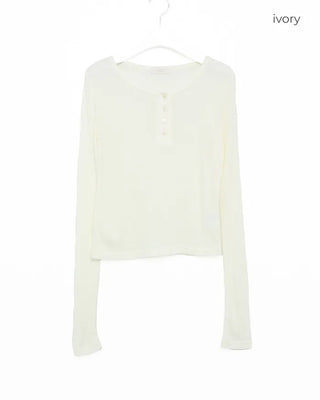 Round neck button long sleeve T-shirt