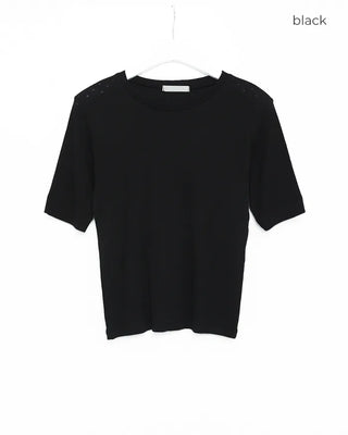 Simple eyelet short-sleeved T-shirt