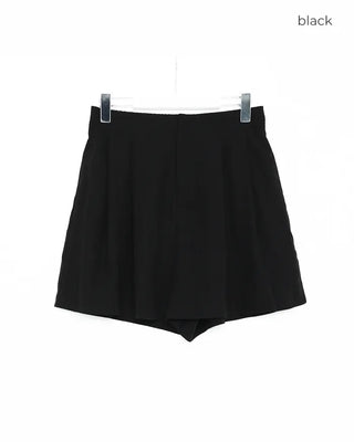 Two-pleat shorts