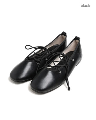 Lace-up flat shoes