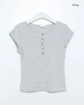 Flower punched button short-sleeved T-shirt