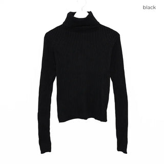 Hand warmer high neck T-shirt