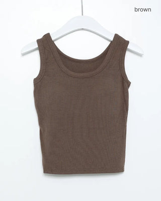 Basic sleeveless top with cap