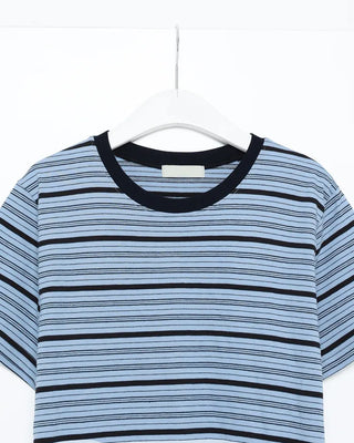 Semi-cropped border short-sleeved T-shirt