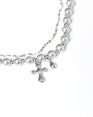 Bold pearl necklace