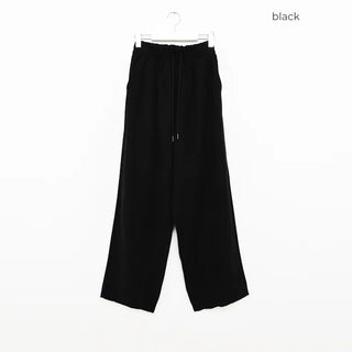 Simple wide banded slacks