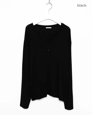 Soft button T-shirt