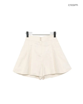 Short pleated pants