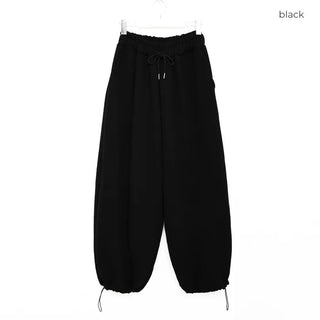 Wide-leg pants with back pockets