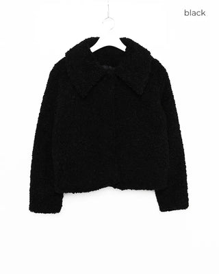 Loose-fitting colored fur jacket