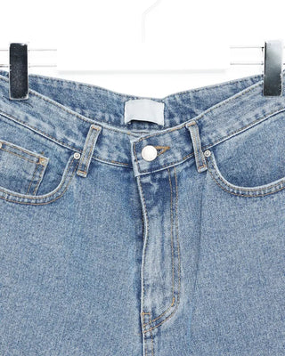 Straight-leg denim shorts