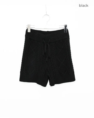 Twist knit elastic waist shorts