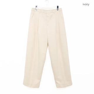 Wide-leg slacks with elastic waistband