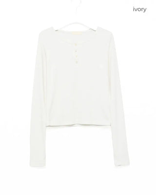 Simple long-sleeved T-shirt with half buttons