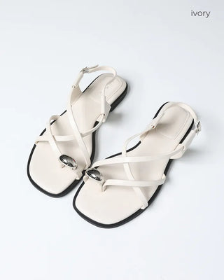 Ring-point string sandals