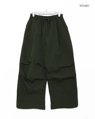 Side-tuck snap-button pants