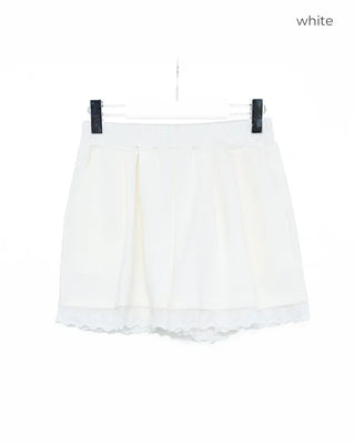 Lace banding shorts