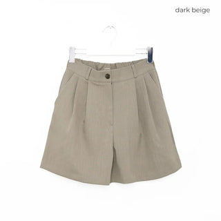 Double-pleated shorts