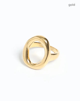 Oval design ring