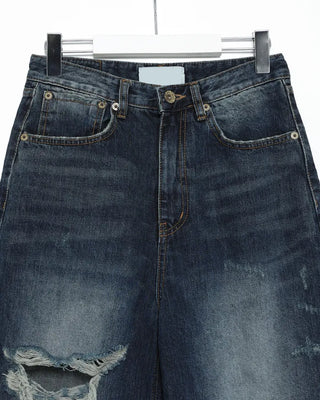 Wide distressed curved jeans
