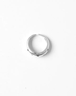 Star Pattern Round Ring