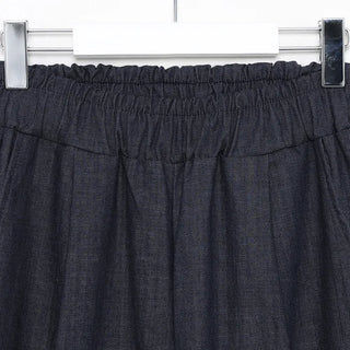 One-tuck easy denim pants