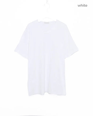 Simple U-neck T-shirt