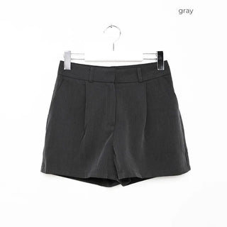 Pleated shorts