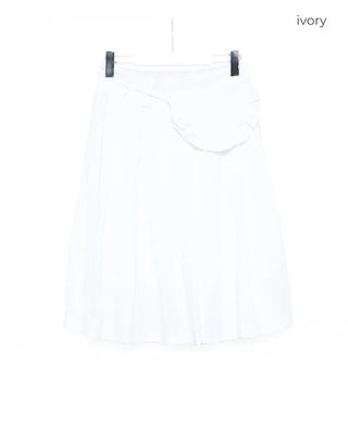 Mid-length pleated skirt with bag