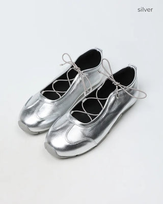 Lace-up flat sneakers