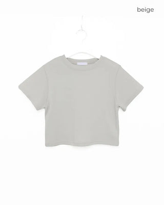 Cropped half-sleeve T-shirt