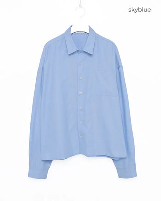 Simple semi-cropped fit shirt