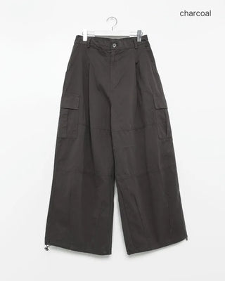 Panel-switching cargo pants