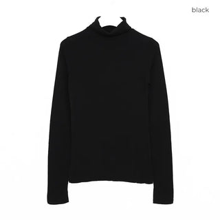Toned-down color turtleneck T-shirt