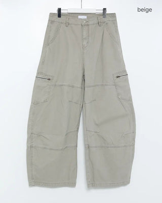 Pigmented side pockets, stitched details, wide cotton pants