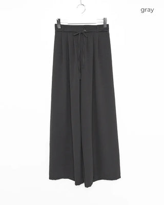Two-button strap slacks