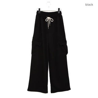 Cargo pants with slanted pockets
