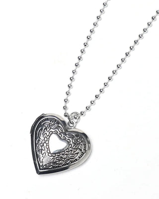 Heart pendant necklace