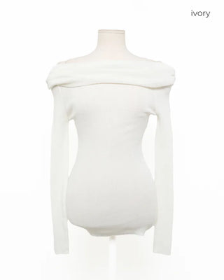 Slim Off-Shoulder Knit