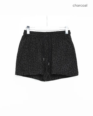 Leopard print elastic waist shorts