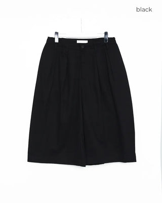 Side-tucked Bermuda shorts
