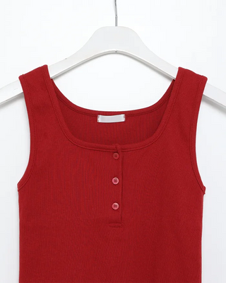 Button-up simple sleeveless top